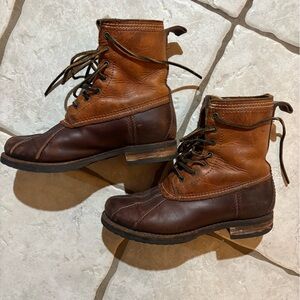 FRYE AND CO. Two-Tone Brown Lace Up Boots
